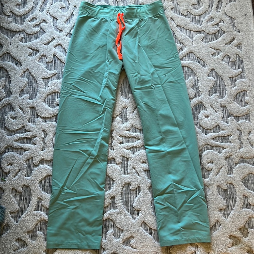 Figs basic Livingston size tall small